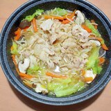 タジン鍋で簡単！豚ばら肉と野菜たっぷり鍋♪